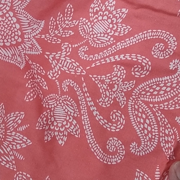 Coral Flatware Caddy, Votive Lantern, 7 Double Sided Cotton Napkins - Picture 6 of 9